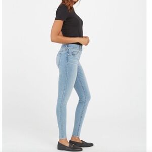 SPANX Women's Light Blue light wash Skinny Jeans size Medium